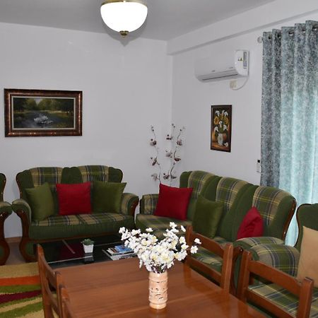 Leo Apartment Përmet Buitenkant foto
